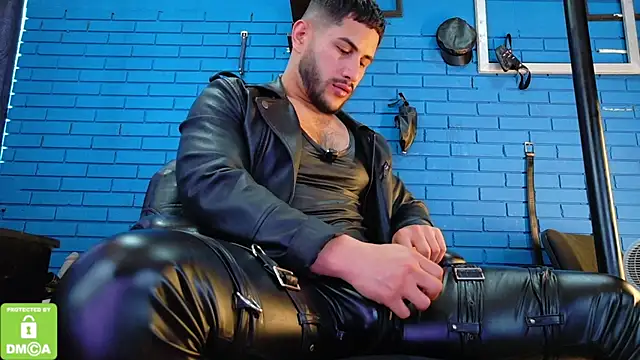 Snapshot of TheIan26 chatting on December 14, 6:23 pm TheIan26 online show from December 14, 6:23 pm