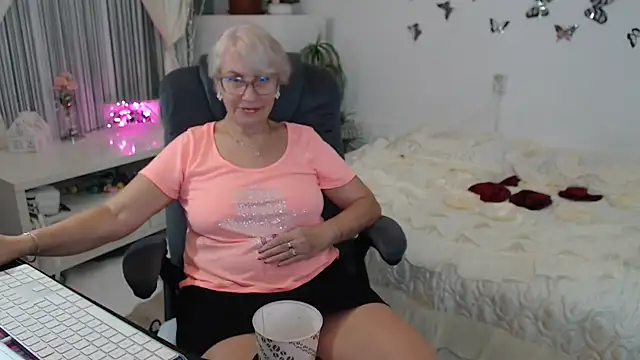 Ghertrude52 online show from September 26, 4:05 am