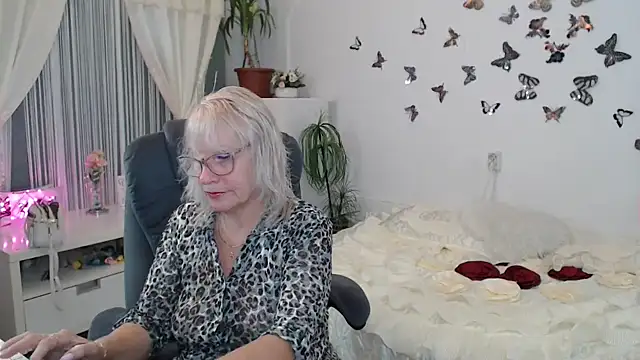 Ghertrude52 online show from October 1, 3:01 am