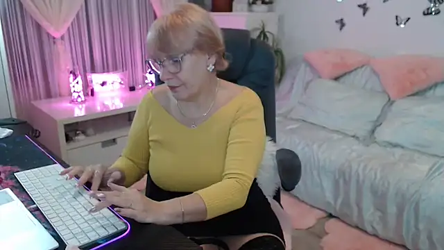 Ghertrude52 online show from November 10, 4:11 am