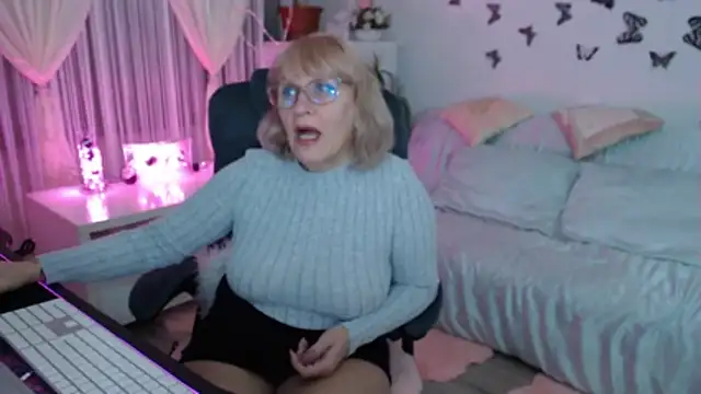 Ghertrude52 online show from November 16, 4:07 am