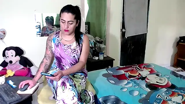 Sashaferrari2000 online show from December 15, 6:01 pm