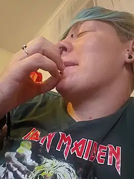 PinkTheHawk online show from December 22, 9:42 pm