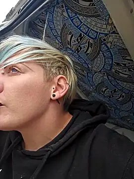 PinkTheHawk online show from January 2, 8:13 pm