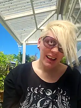 PinkTheHawk online show from November 9, 1:26 am