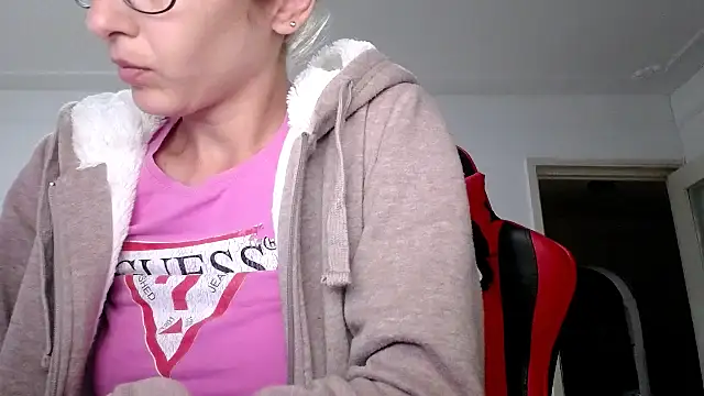 SexxyLety online show from September 17, 8:49 am