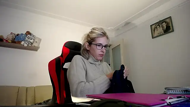 SexxyLety online show from October 8, 9:18 am