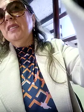 Snapshot of emma_tour chatting on December 11, 1:28 pm emma tour online show from December 11, 1:28 pm