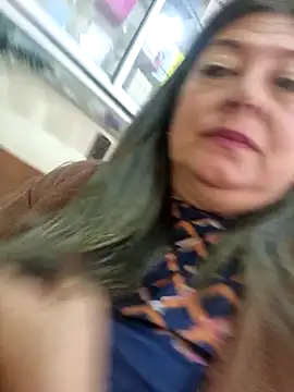 Snapshot of emma_tour chatting on December 20, 2:05 pm emma tour online show from December 20, 2:05 pm