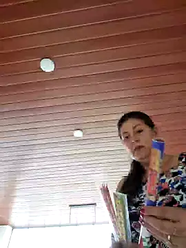 Snapshot of emma_tour chatting on December 21, 9:58 pm emma tour online show from December 21, 9:58 pm