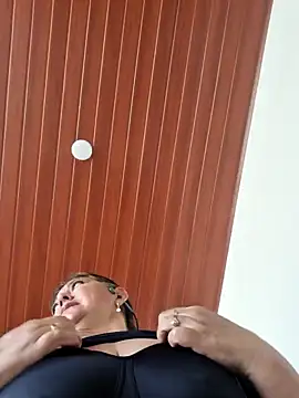 Snapshot of emma_tour chatting on December 29, 3:03 pm emma tour online show from December 29, 3:03 pm