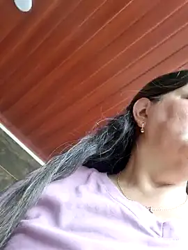 Snapshot of emma_tour chatting on January 4, 1:21 pm emma tour online show from January 4, 1:21 pm