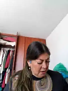 Snapshot of emma_tour chatting on January 6, 3:29 pm emma tour online show from January 6, 3:29 pm