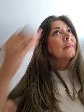 Snapshot of emma_tour chatting on January 11, 2:36 pm emma tour online show from January 11, 2:36 pm