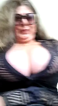 Snapshot of emma_tour chatting on January 13, 5:33 pm emma tour online show from January 13, 5:33 pm