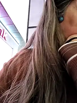 Snapshot of emma_tour chatting on January 23, 5:31 pm emma tour online show from January 23, 5:31 pm