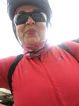 Snapshot of emma_tour chatting on January 24, 3:02 pm emma tour online show from January 24, 3:02 pm