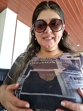 Snapshot of emma_tour chatting on January 27, 3:18 pm emma tour online show from January 27, 3:18 pm