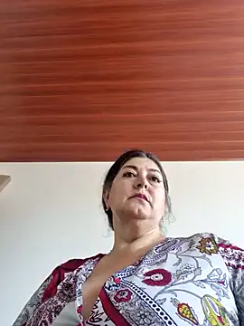 Snapshot of emma_tour chatting on February 1, 3:50 pm emma tour online show from February 1, 3:50 pm