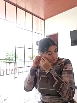 Snapshot of emma_tour chatting on February 15, 4:12 pm emma tour online show from February 15, 4:12 pm