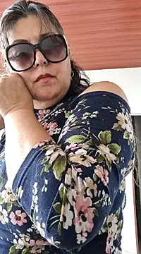 Snapshot of emma_tour chatting on February 17, 3:09 pm emma tour online show from February 17, 3:09 pm