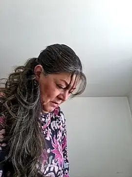 Snapshot of emma_tour chatting on February 21, 3:21 pm emma tour online show from February 21, 3:21 pm