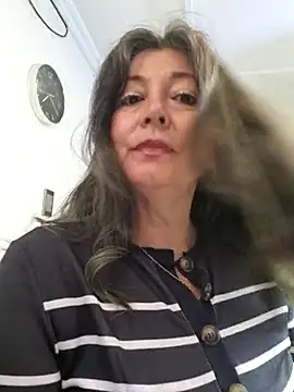 Snapshot of emma_tour chatting on March 4, 4:09 pm emma tour online show from March 4, 4:09 pm