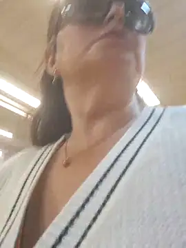 Snapshot of emma_tour chatting on March 19, 5:06 pm emma tour online show from March 19, 5:06 pm