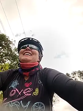 Snapshot of emma_tour chatting on October 1, 2:23 pm emma tour online show from October 1, 2:23 pm