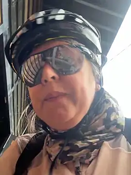 Snapshot of emma_tour chatting on October 26, 3:18 pm emma tour online show from October 26, 3:18 pm