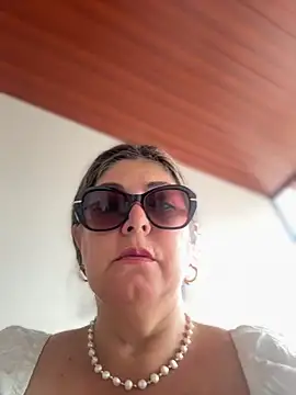 Snapshot of emma_tour chatting on November 3, 3:13 pm emma tour online show from November 3, 3:13 pm