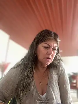 Snapshot of emma_tour chatting on November 4, 4:50 pm emma tour online show from November 4, 4:50 pm