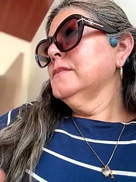 Snapshot of emma_tour chatting on November 9, 9:35 pm emma tour online show from November 9, 9:35 pm