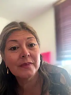 Snapshot of emma_tour chatting on November 11, 2:28 pm emma tour online show from November 11, 2:28 pm