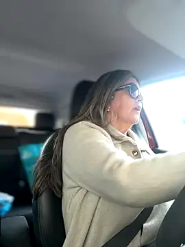 Snapshot of emma_tour chatting on November 13, 4:39 pm emma tour online show from November 13, 4:39 pm