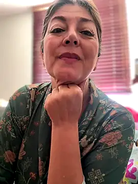 Snapshot of emma_tour chatting on November 30, 2:10 pm emma tour online show from November 30, 2:10 pm