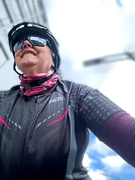 Snapshot of emma_tour chatting on December 1, 2:55 pm emma tour online show from December 1, 2:55 pm