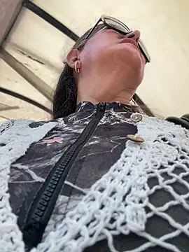 Snapshot of emma_tour chatting on December 15, 4:55 pm emma tour online show from December 15, 4:55 pm