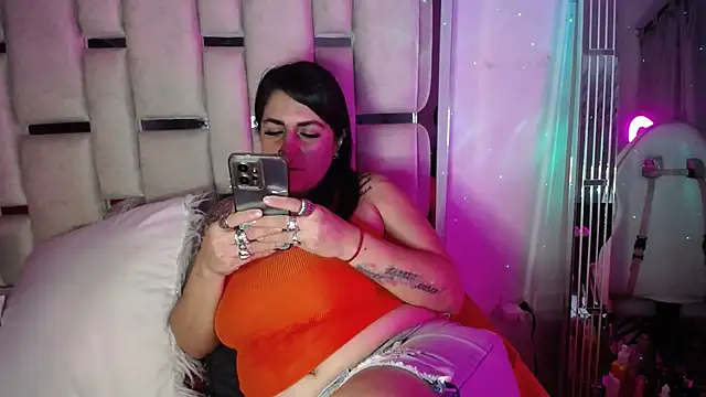 chelaqueen  online show from March 21, 4:49 am