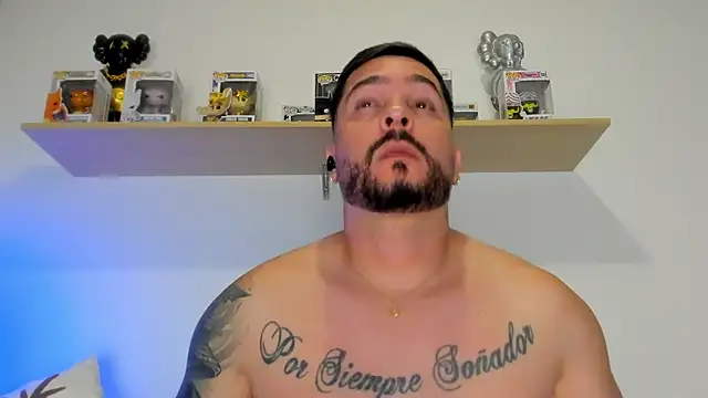 Snapshot of camilo_restrepo21 chatting on June 6, 12:05 am camilo restrepo21 online show from June 6, 12:05 am