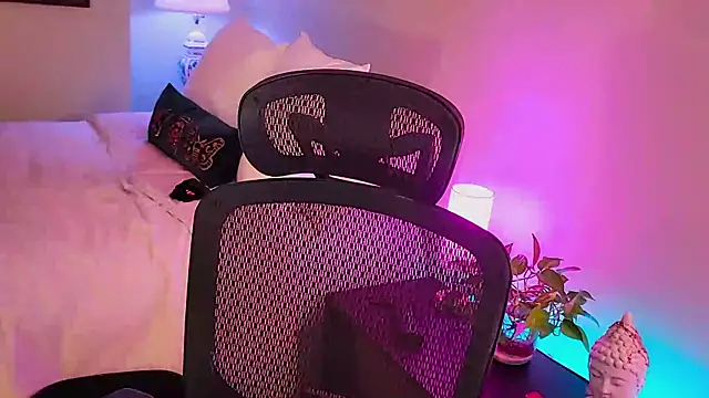 Snapshot of Wonderful_Woman chatting on October 22, 4:02 am Wonderful Woman online show from October 22, 4:02 am