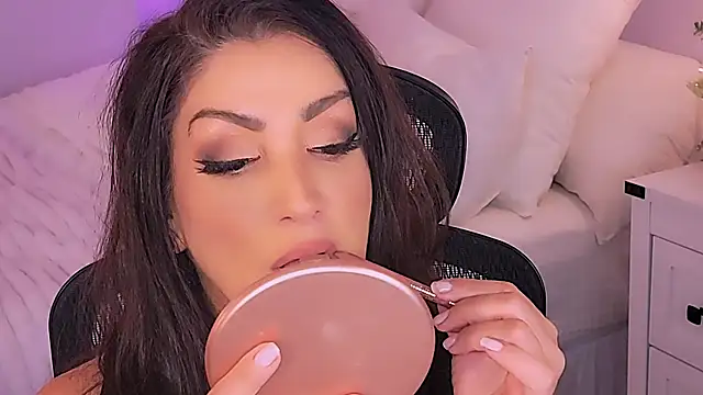 Wonderful Woman online show from December 20, 3:02 am