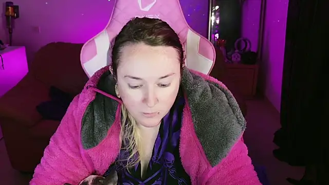 kisicaxx online show from January 9, 8:33 pm