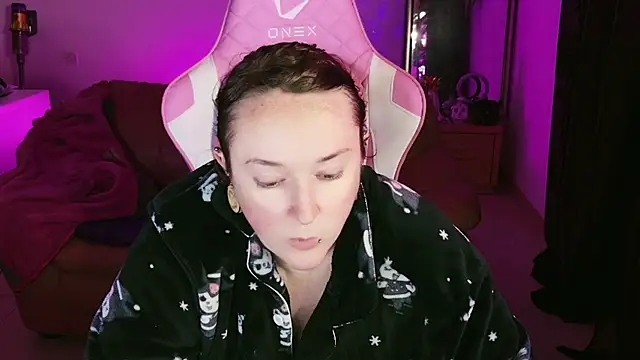 kisicaxx online show from January 10, 5:56 pm