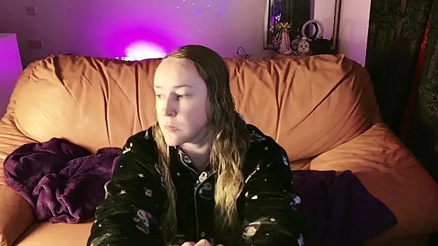 kisicaxx online show from January 14, 4:40 pm