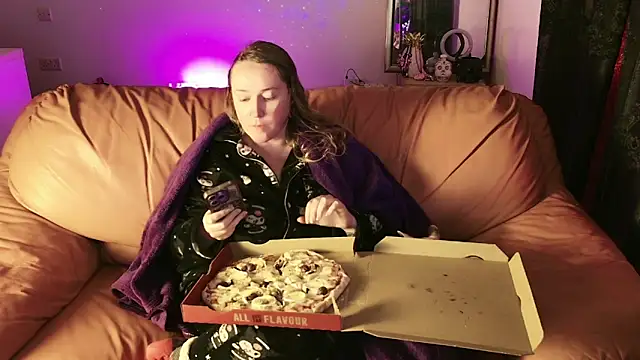 kisicaxx online show from January 14, 7:43 pm