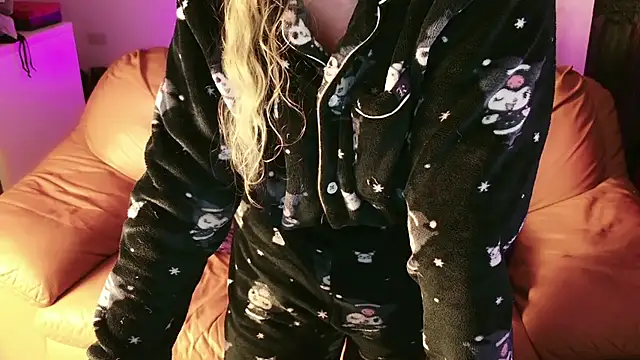 kisicaxx online show from January 15, 7:44 pm