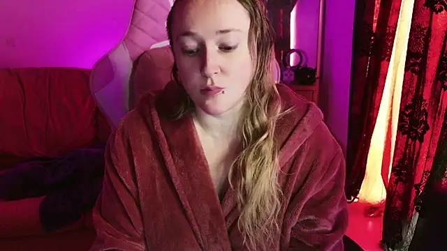 kisicaxx online show from January 18, 9:45 am