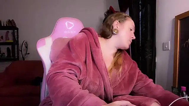 Snapshot of kisicaxx chatting on November 8, 4:07 pm kisicaxx online show from November 8, 4:07 pm