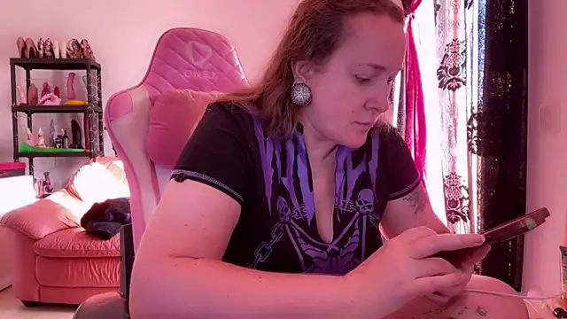 Snapshot of kisicaxx chatting on November 11, 7:52 am kisicaxx online show from November 11, 7:52 am